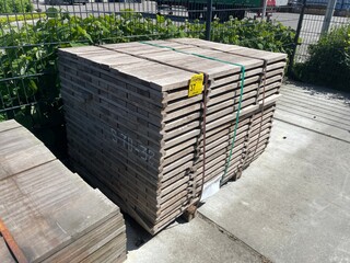 Ca. 228x Guyana Ipé Planken Fijnbezaagd, 27x80mm, lengte 125cm